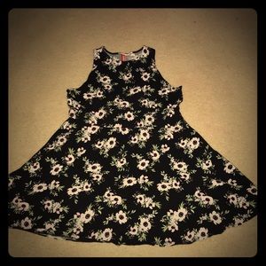 Cute summer dress!💃